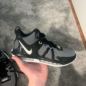 Nike Men’s Black and White Sneakers